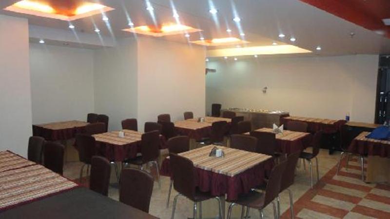 Hotel The Daanish Residency - Karol Bagh Új-Delhi Étterem fotó